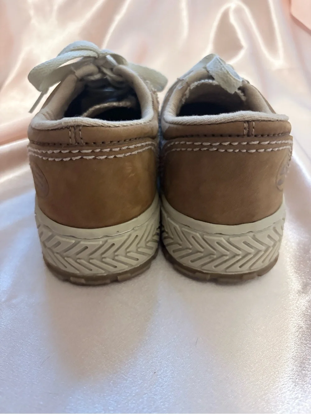 Skechers vintage lace